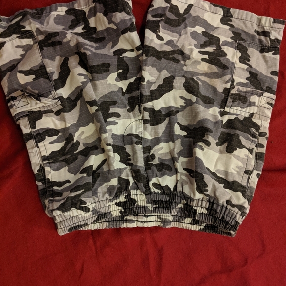 Clothes - Picture 4 of 8